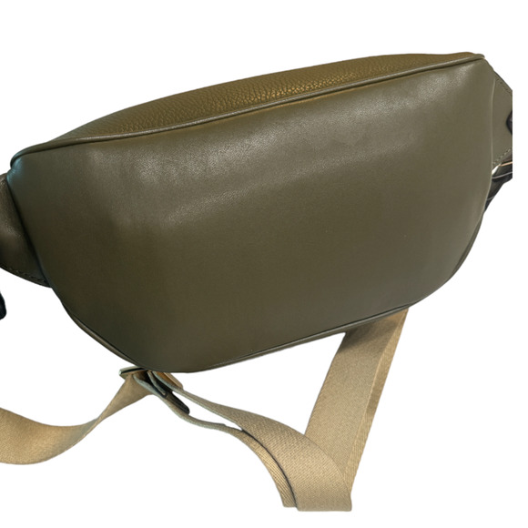 Michael Michael Kors - Large Pebbled Leather 2-in-1 Sling Pack - Picture 10 of 13